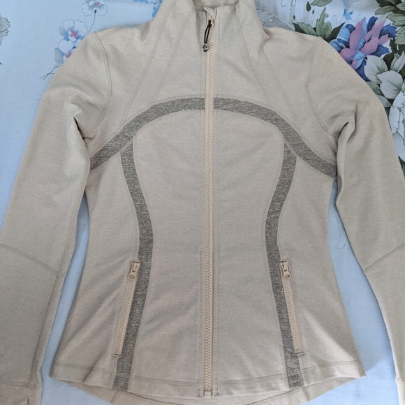 Lululemon Define jacket cream colour - Picture 7 of 9
